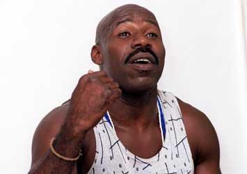 Ex-boxeador Reginaldo Holyfield está hospitalizado com 60% do corpo queimado
