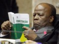 ‘Isso é a democracia’, diz Joaquim Barbosa sobre caso Feliciano